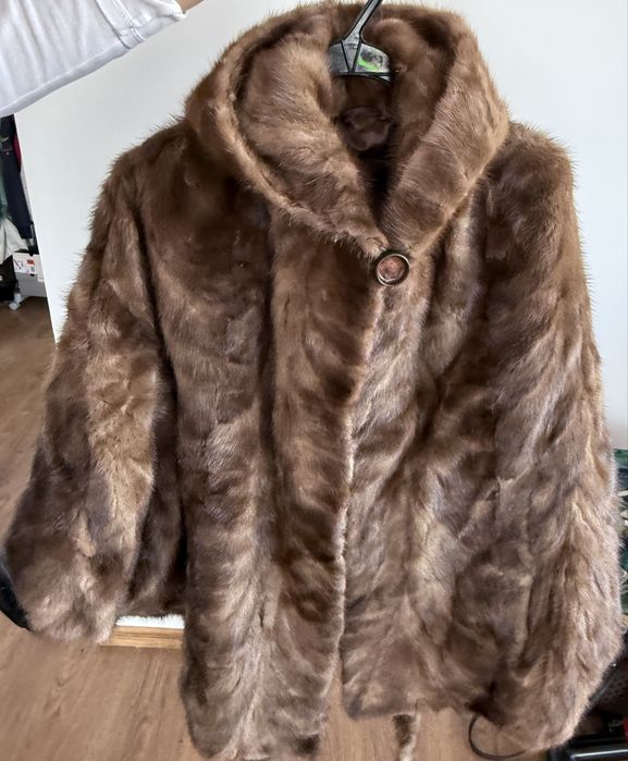 haina de blana naturala de Vizon stil poncho noua