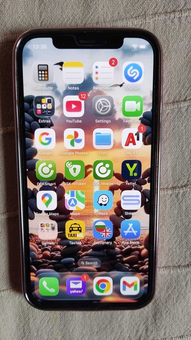 Iphone 12 pro 256 GB със зарядно и 12 протектора за гръб