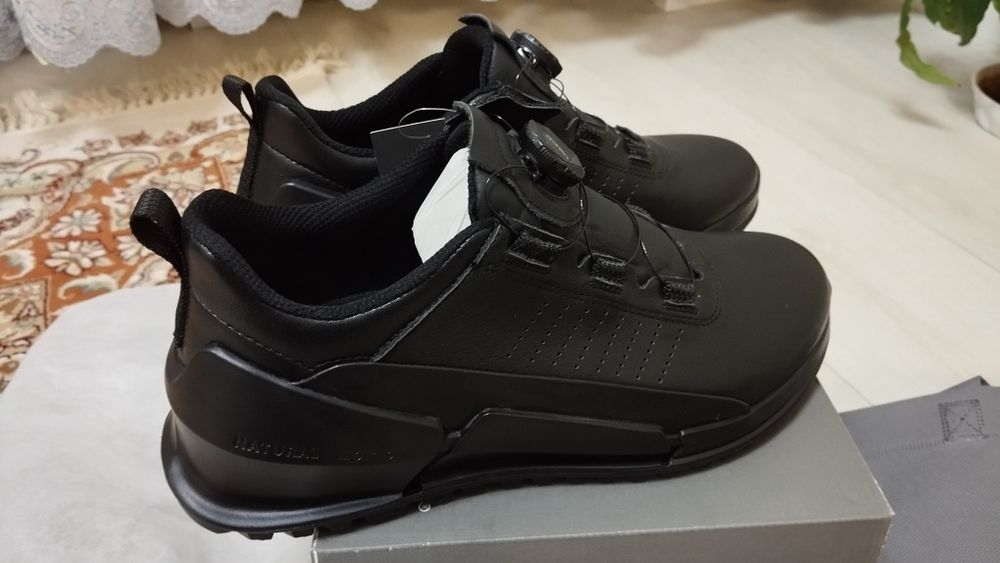 Кроссовки Новые, под  Ессо 44 разм