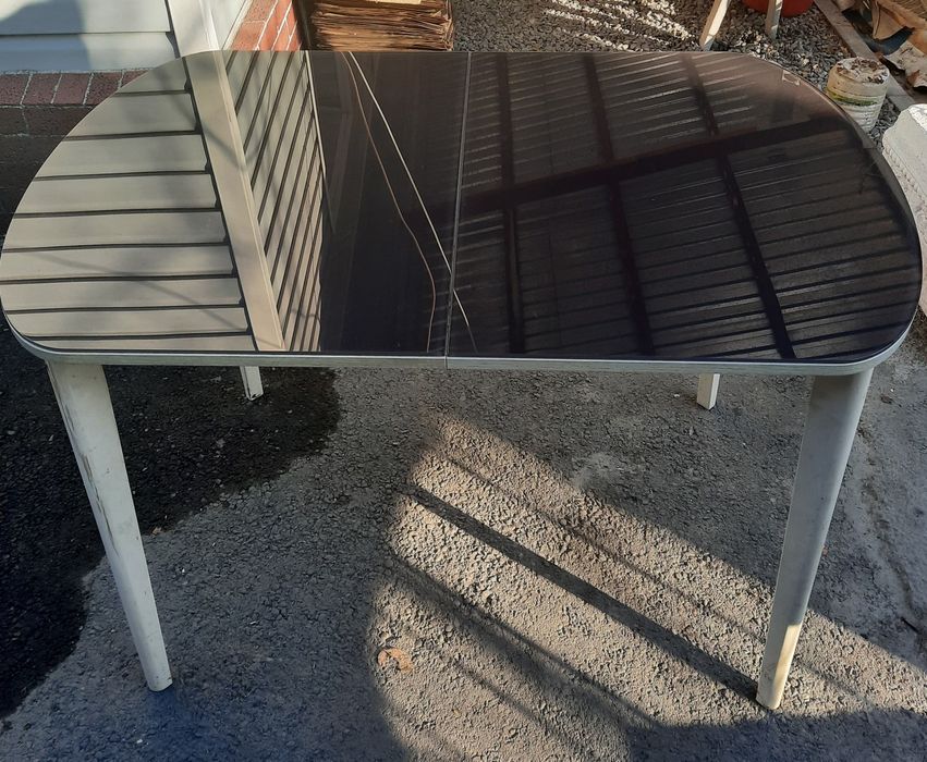 Продам стол ,люстра и ТД