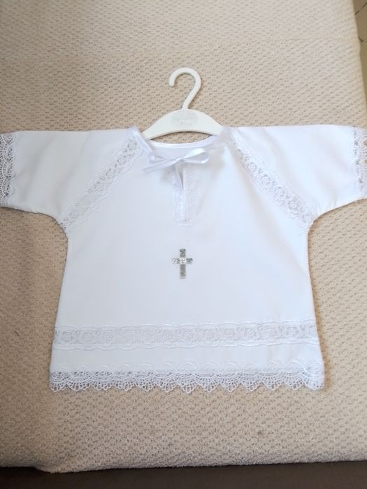Новые крестильные рубашки для мальчиков и девочек.