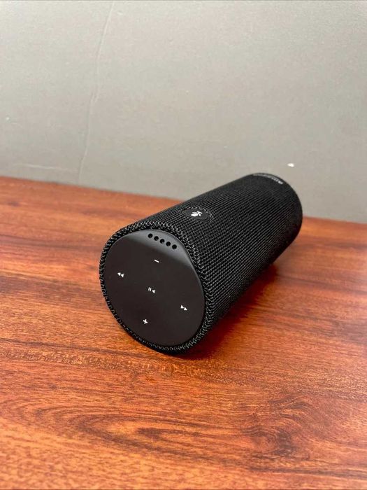 Amazon Echo (Alexa) умная колонка.