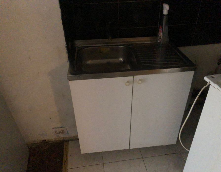 Продавам кухненска мивка