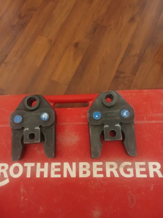 Vând  bacuri sertizare th16 și th20  pexal pt presa mare