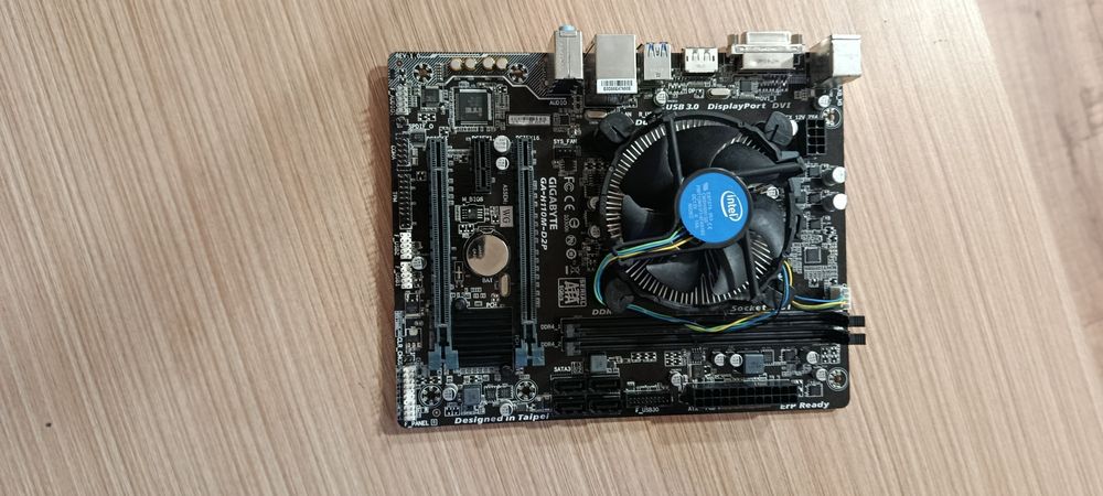 Комплект:Дънна платка,процесор и охладител!