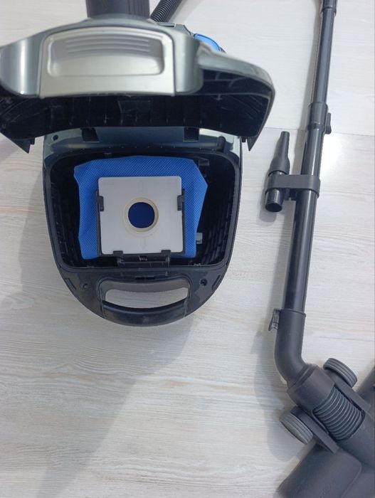 Sotiladi: Kuchli va ixcham changyutgich Midea MKZC400