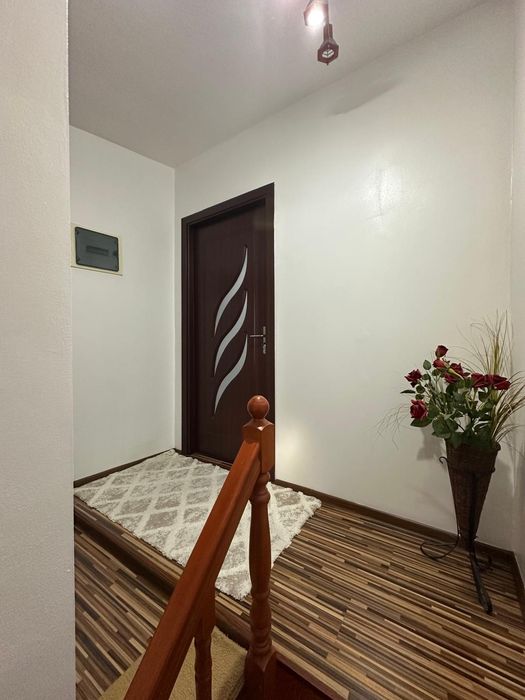 Proprietar vând casa cu mansarda în zona centrala