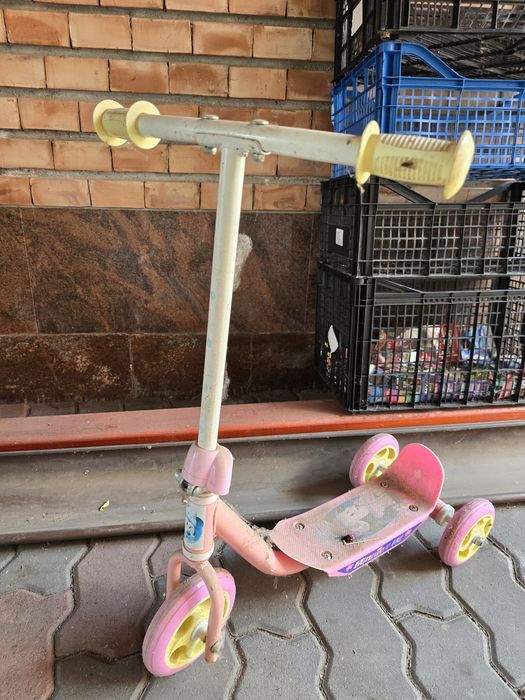 De vânzare trotineta de fetite 3-6 ani