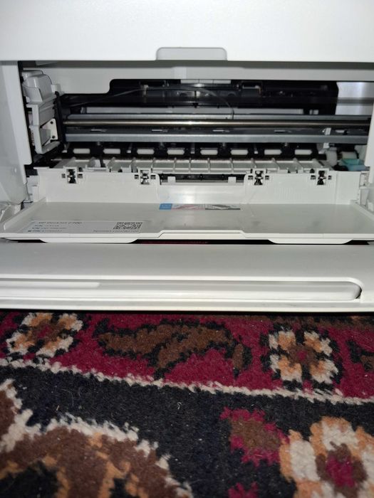 Продавам принтер HP DeskJet 2700