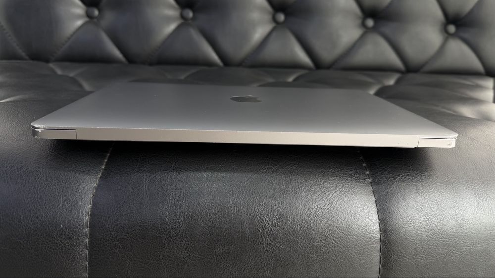 Apple MacBook Air M1 2020 года в плохом состояние