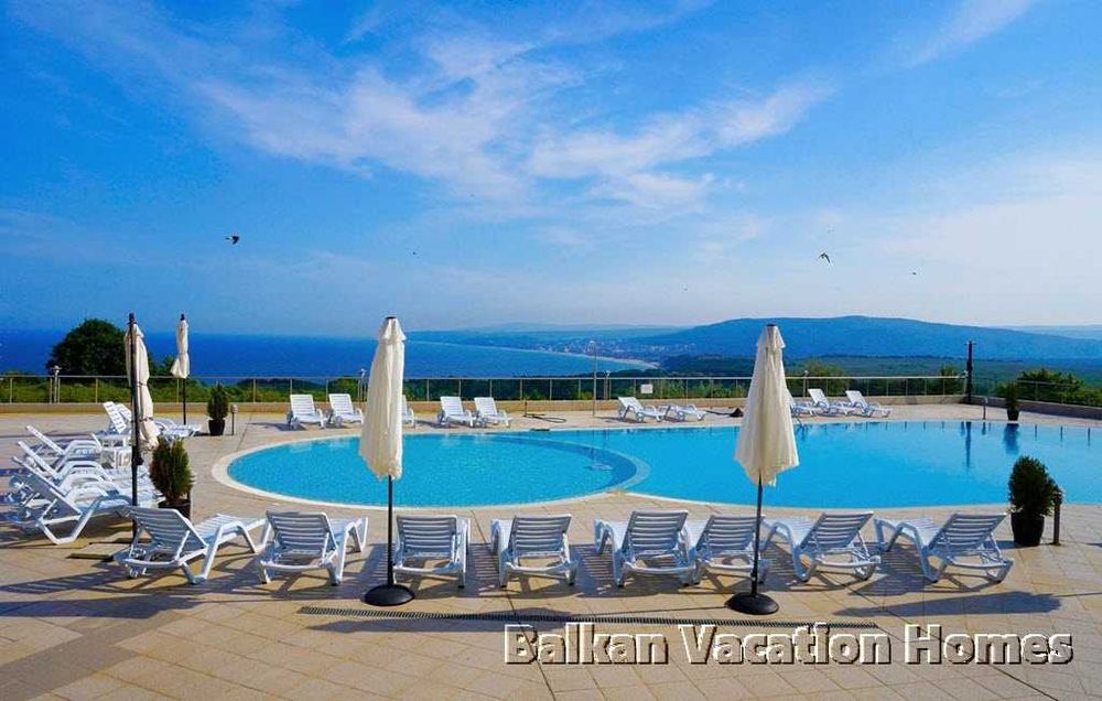 Тристаен апартамент с невероятна морска панорама в Бяла