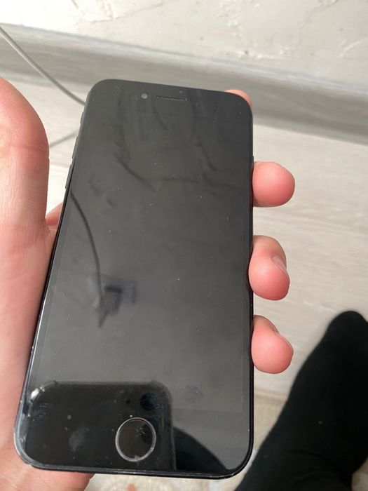 Айфон се 2020 идеал