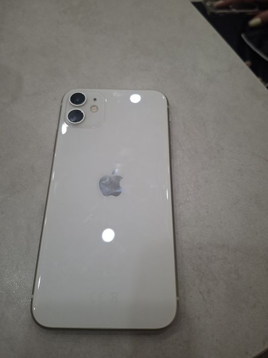 Продам Айфон 11 в отличном состоянии
