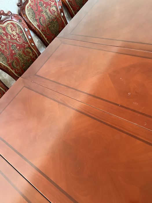 Продам стол и 12 стульев.