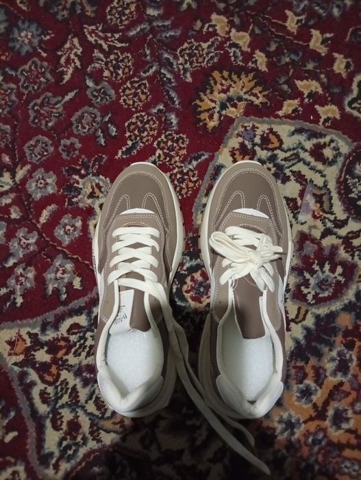 Krasofka sotiladi narxini keliwamza yeng 2ta 44razmer