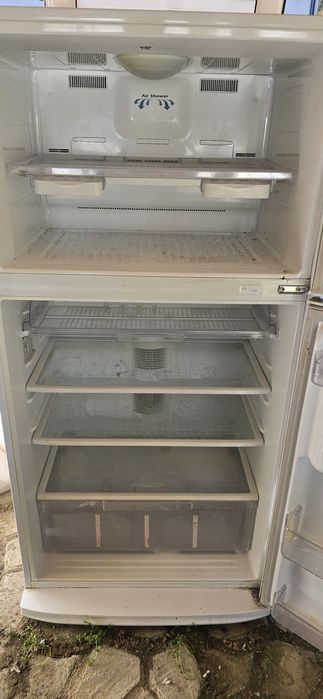 Хладилник 604 литра SAMSUNG