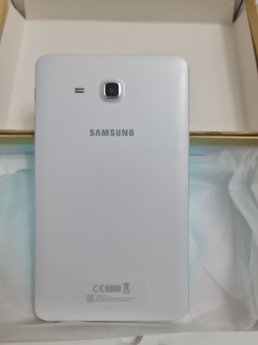 Планшет Samsung Galaxy Tab A6 (в комплекте с чехлами)