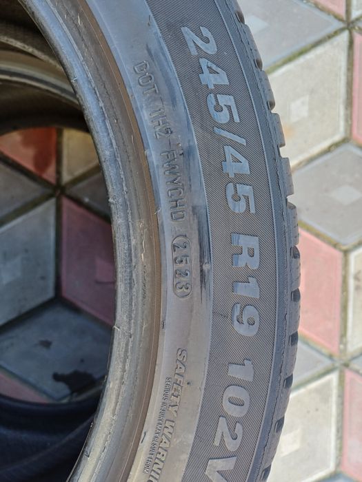 Vând 2 anvelope de iarna 245 45 r19 KUMHO foarte bune din 2023