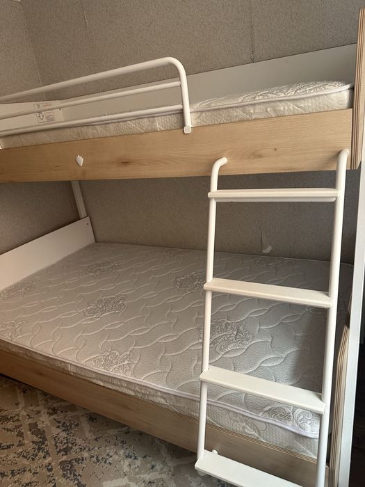 Продам кровать Двухъярусную