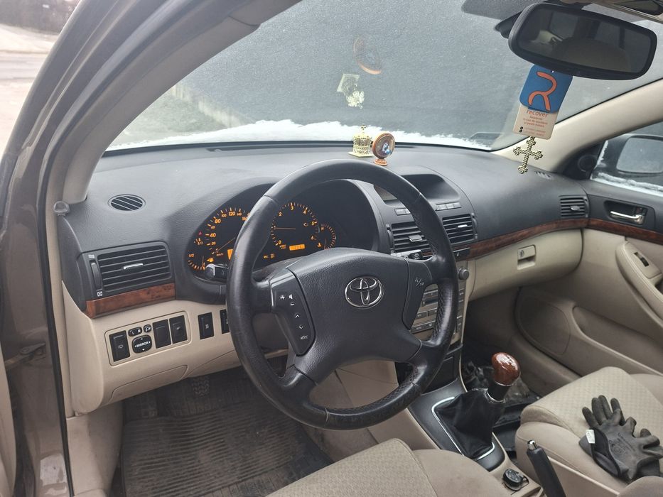 Toyota Avensis 2.0 D4D 5000 lei