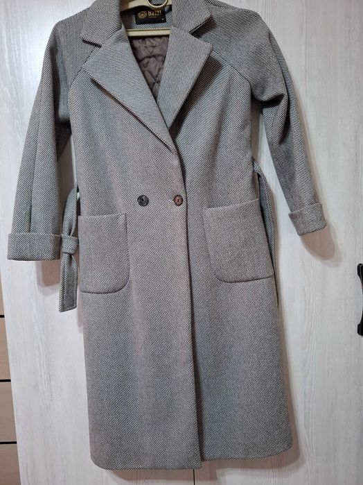 Продаёться женское пальто.  Размер м