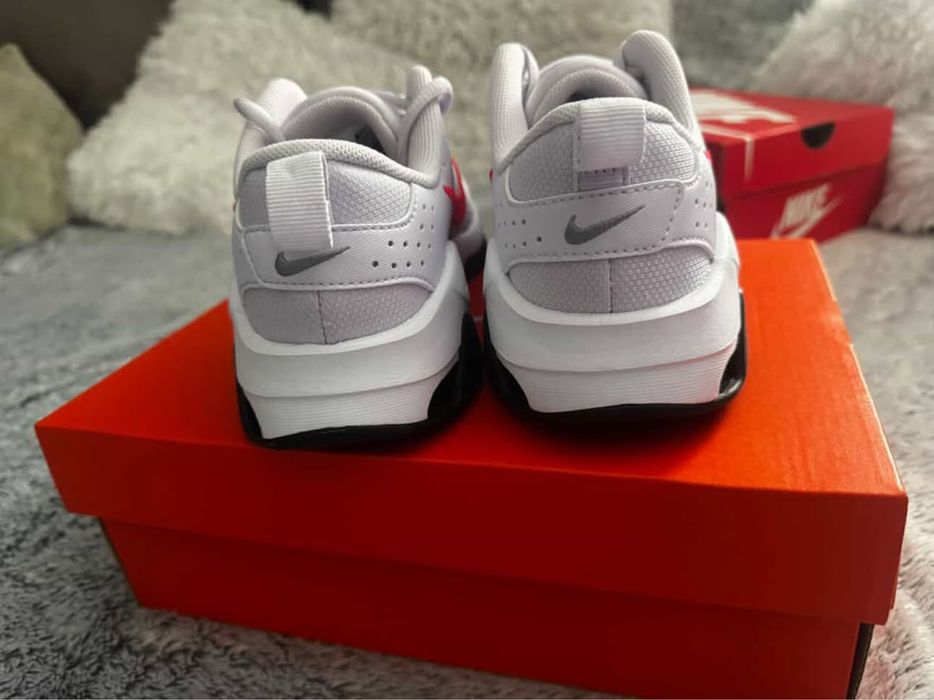Маратонки Nike.
