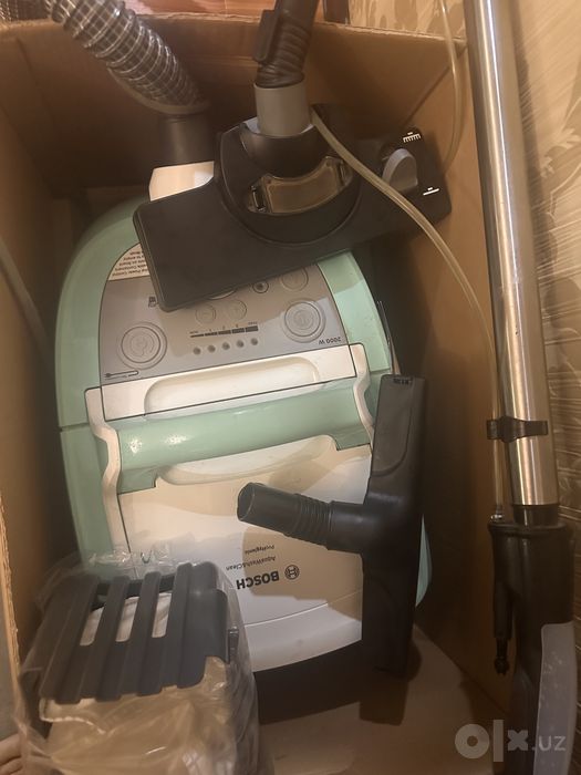 Моющий пылесос  Bosch в модном цвете babyblue