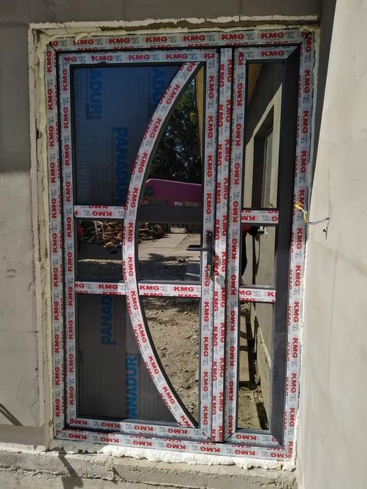 Tamplarie pvc cu geam termopan si tripan