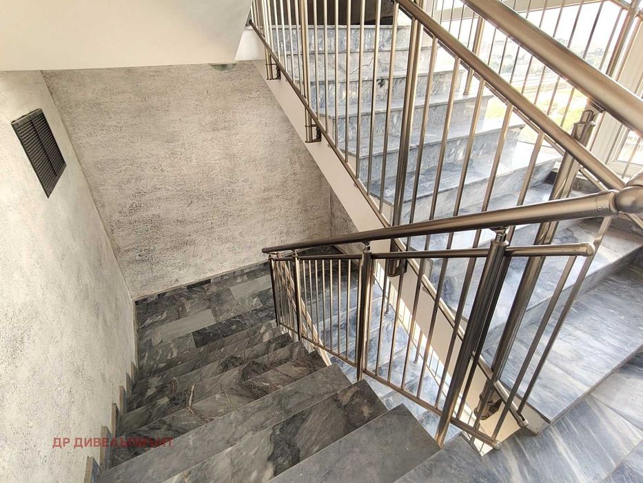 Вътрешен двустаен в центъра с Акт 16 за 2000 EUR/м2 в затворен комплекс
