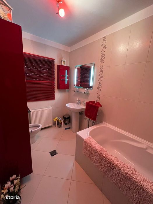 Vand vila Busteni, pozitie excelenta, vedere Cruce, toate utilitatile