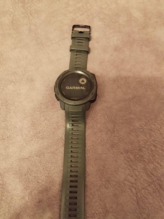 Смарт часы Garmin instinct