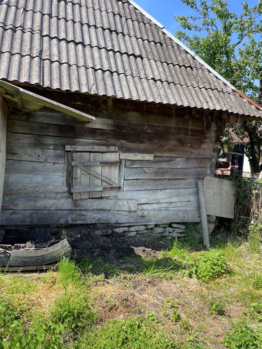 Grajd de vanzare din lemn destejar vechi dimensiune 12-5 si inca o anexa 7-5 tot din stejar in stare buna