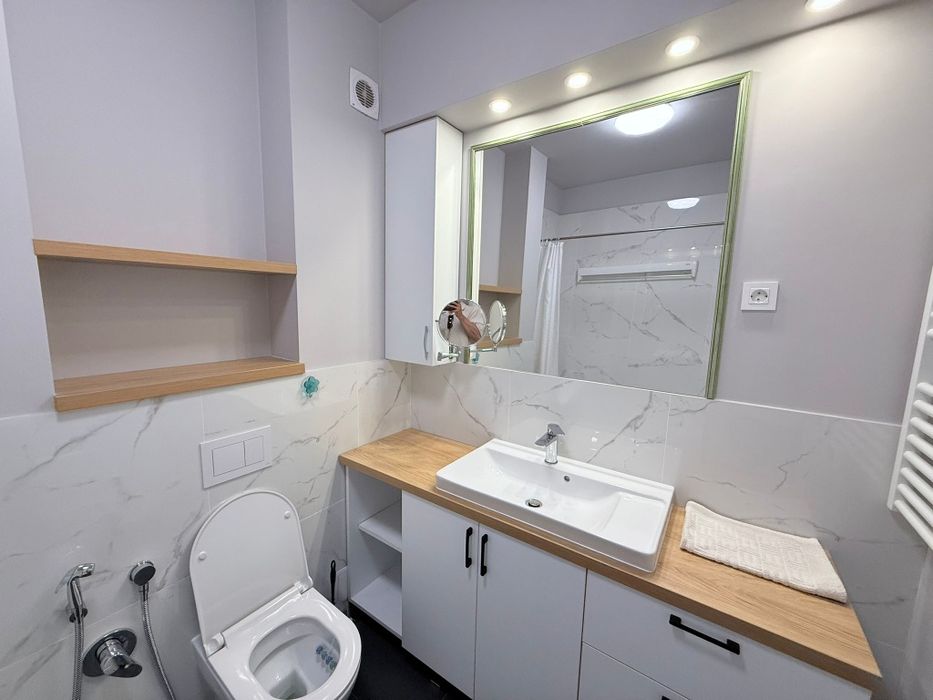 Vând apartament 3 camere 77 mp zona Mall Vivo