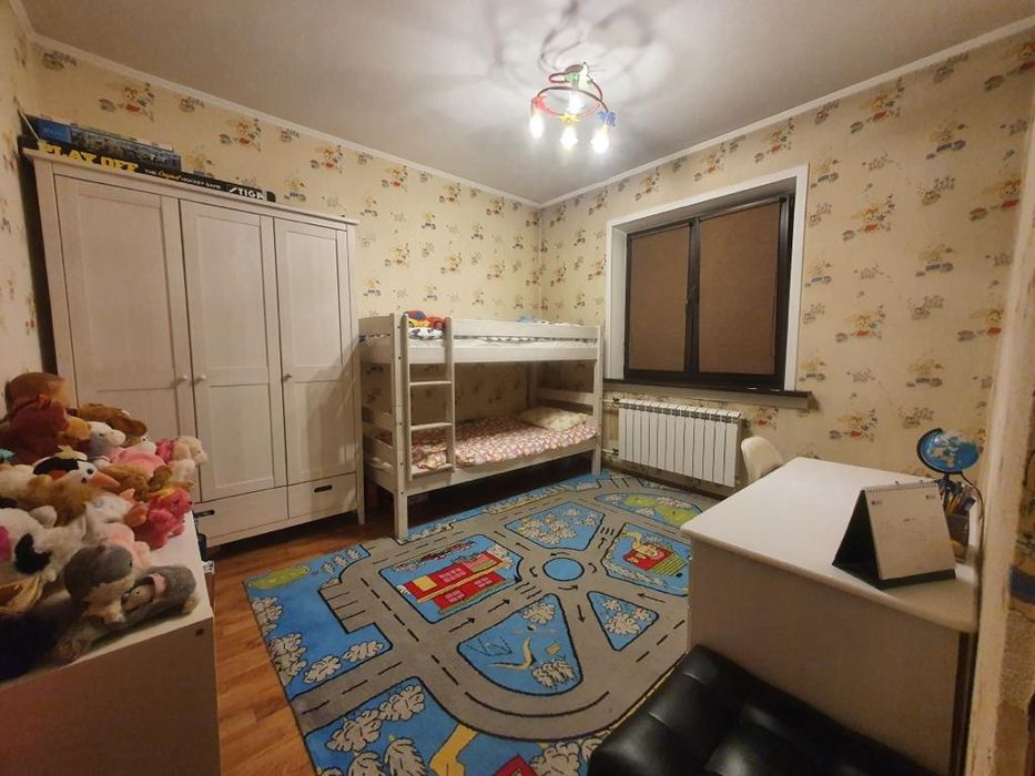 Продам шкаф (натуральное дерево)