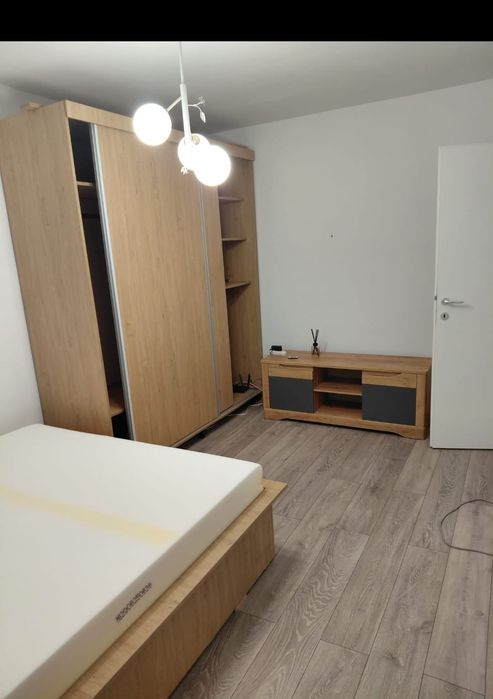 Închiriez apartament