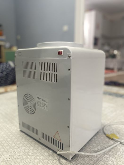 Диспенсер для воды 10.000тг