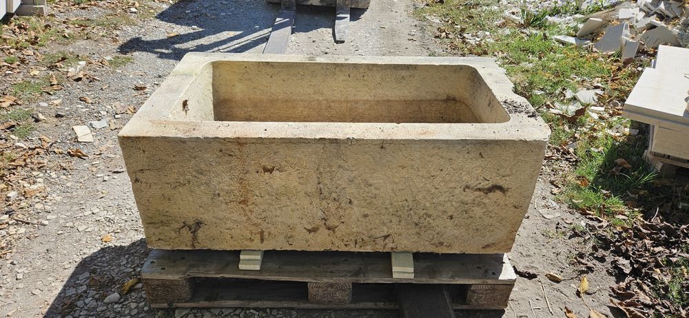 Каменно корито за чешма