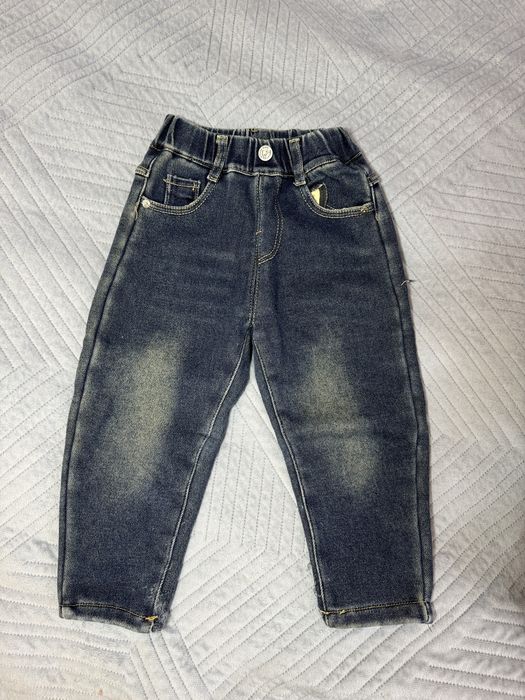 На девочку 90-100 см