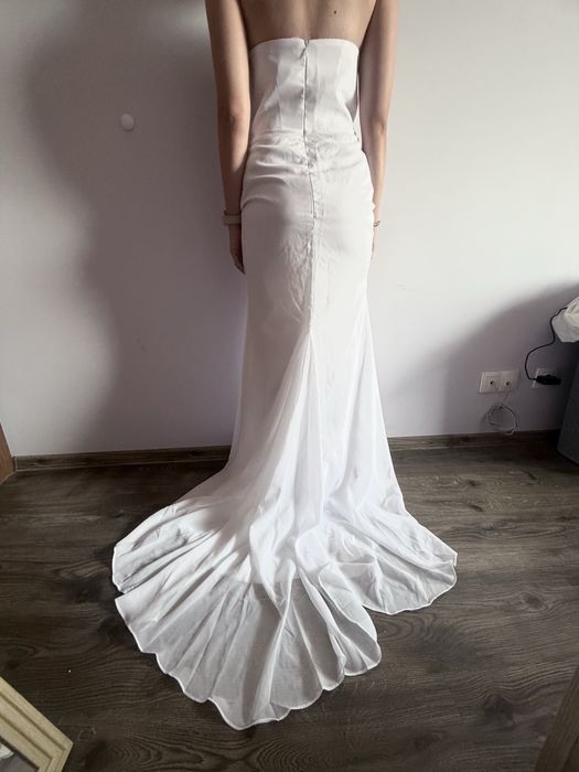 ЧИСТО НОВА Булчинска рокля - размер М.