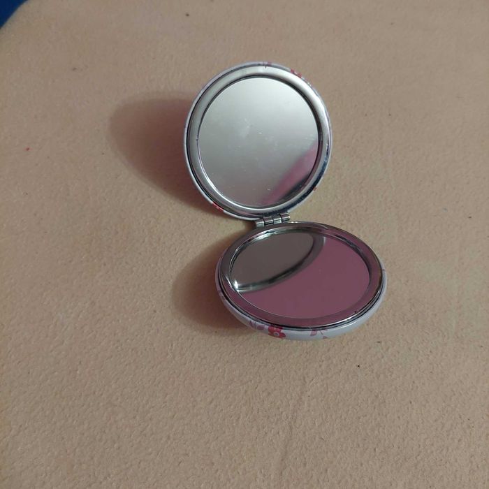 Cadou mini oglindă buzunar