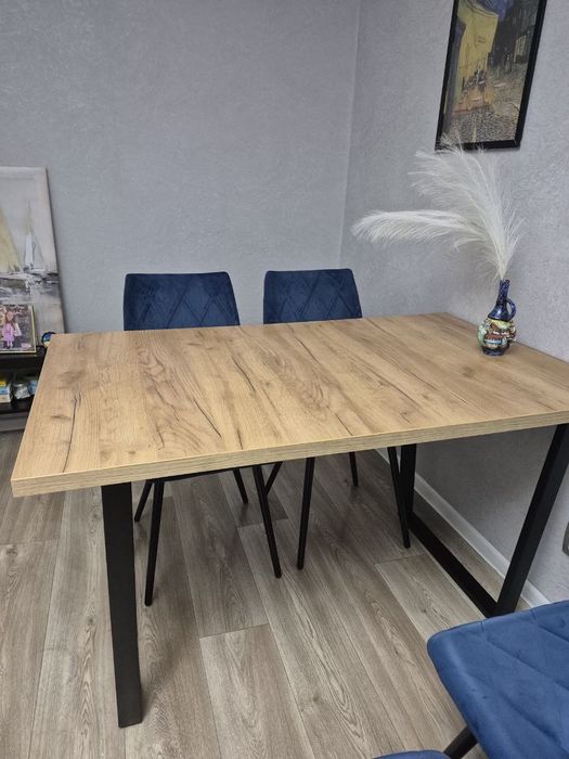 Продам стол обеденный