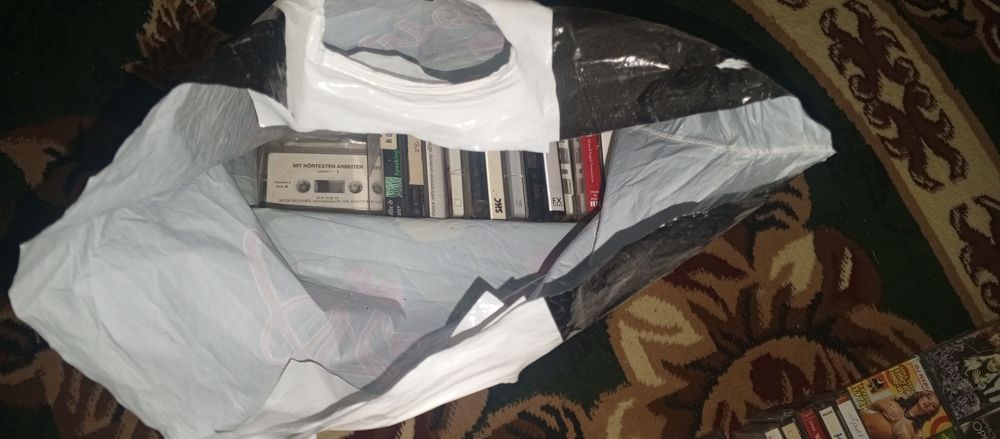 100 штук аудио кассеты оптом дёшево отдаю