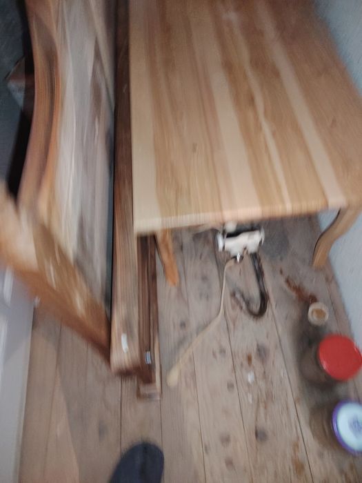 Mese și scaune de vânzare