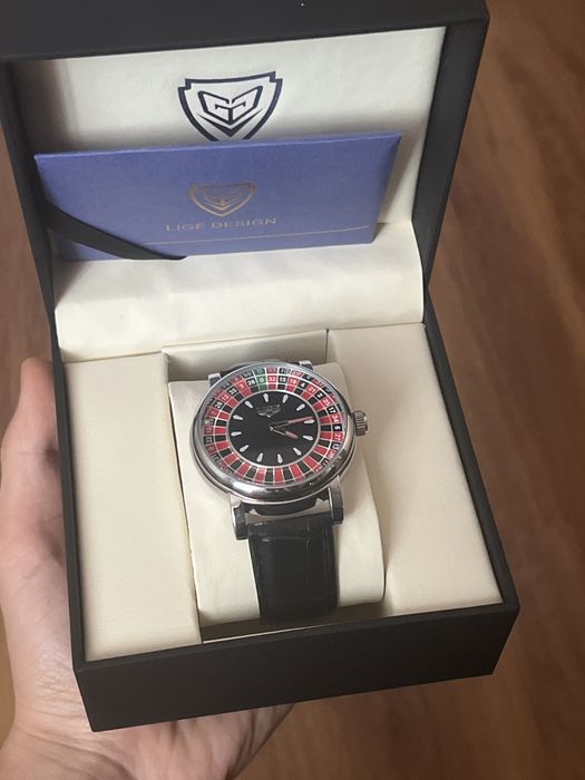 Часы казино с крутящимся шариком