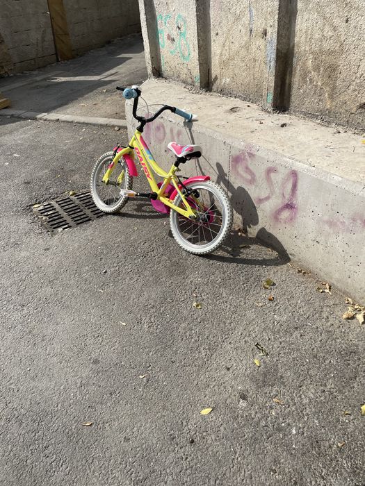 Vand bicicleta de copii 6-7 ani