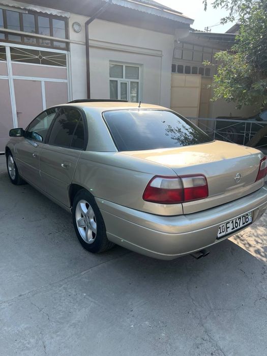 Opel omega srochna sotiladi