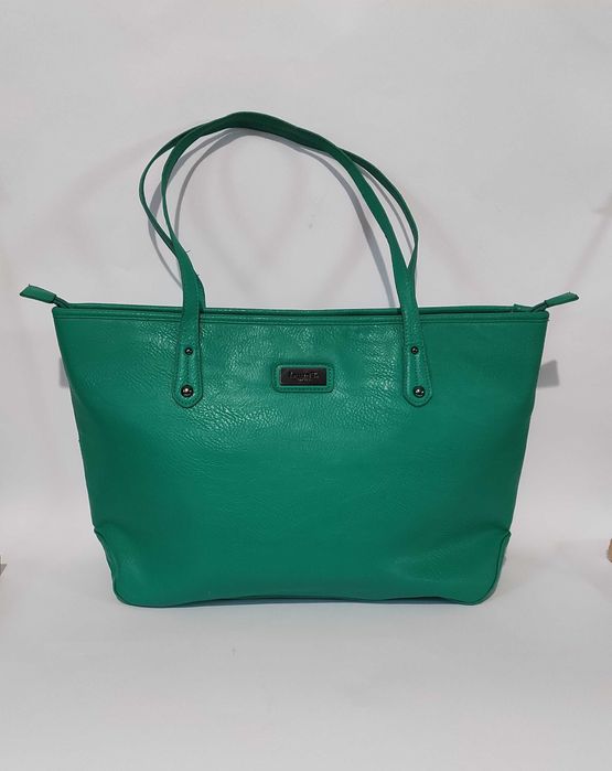 Кожена дамска чанта в зелено