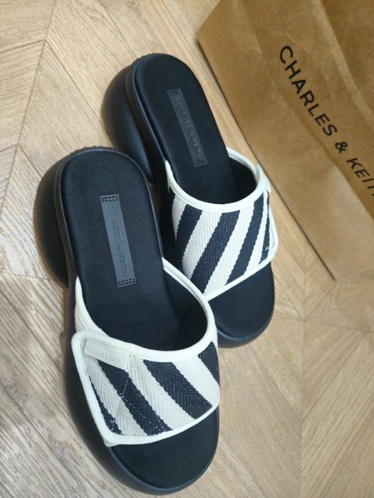 CHARLES&KEITH  Уличные тапочки
