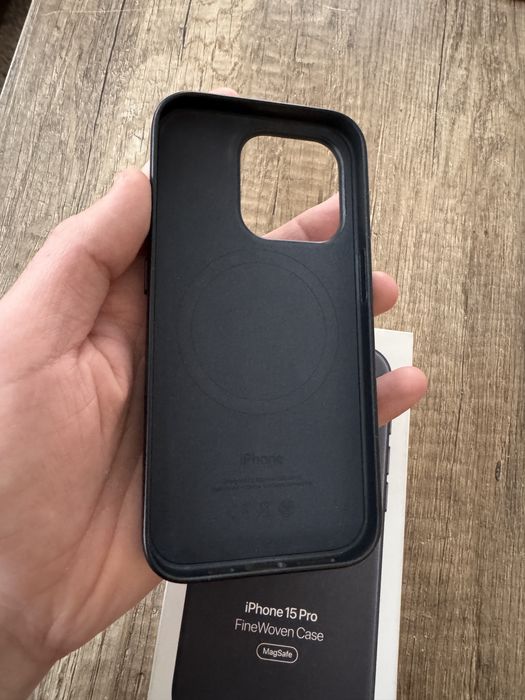 Husa originala apple iphone 15 pro finewoven