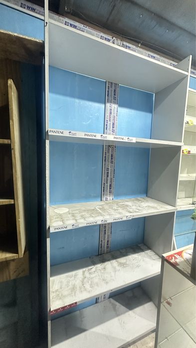Продам стелаж и ветрины